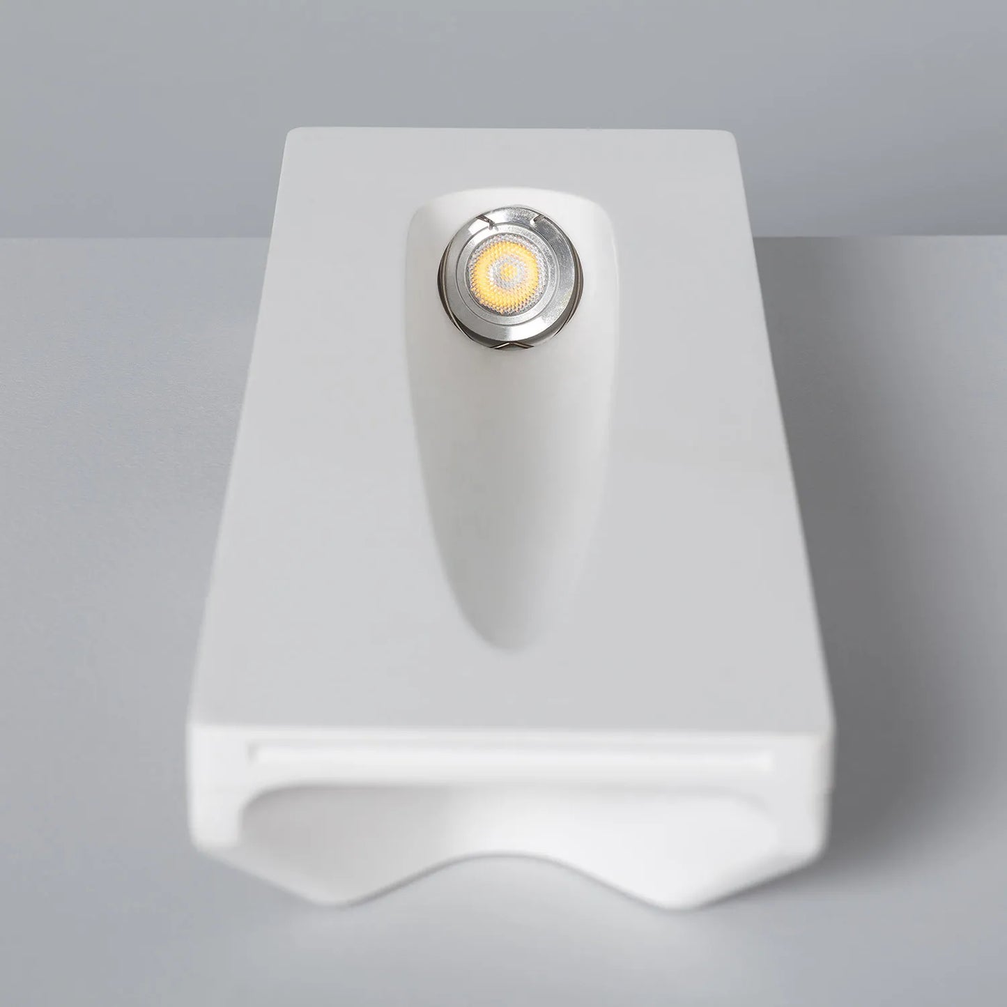 APLIQUE PARED PARA INTEGRACIÓN EN ESCAYOLA/PLADUR CON LED INTEGRADO 2W 2700K 45x320x100mm