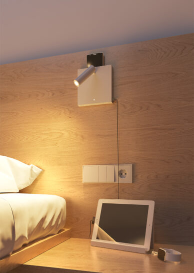 LÁMPARA LED LECTURA SWEET 4W 3 NIVELES DE INTENSIDAD 220-240V 20º LED CREE 2.700K-2 USB 5V/2A+INDUCCIÓN